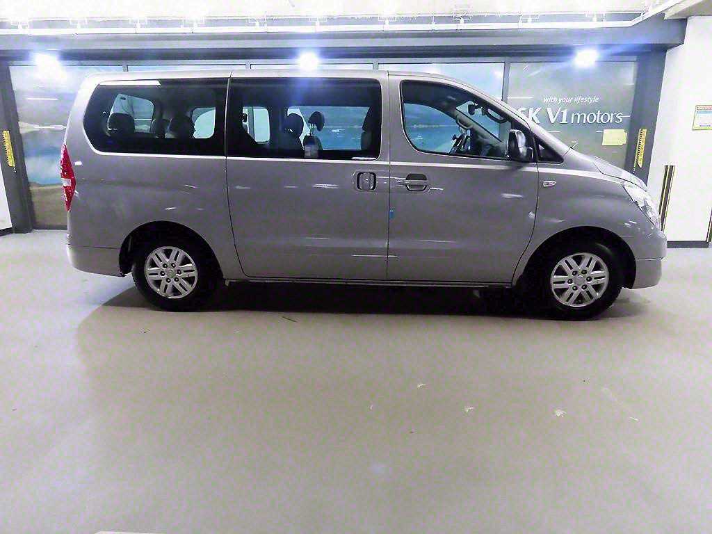 HYUNDAI Starex - Vista 3