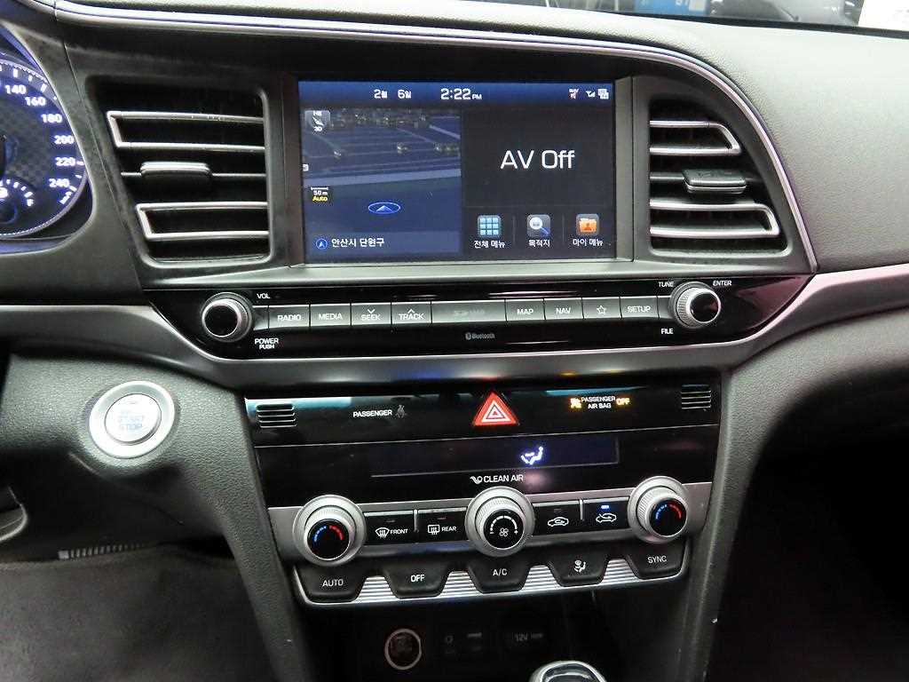 HYUNDAI Avante - Vista 10