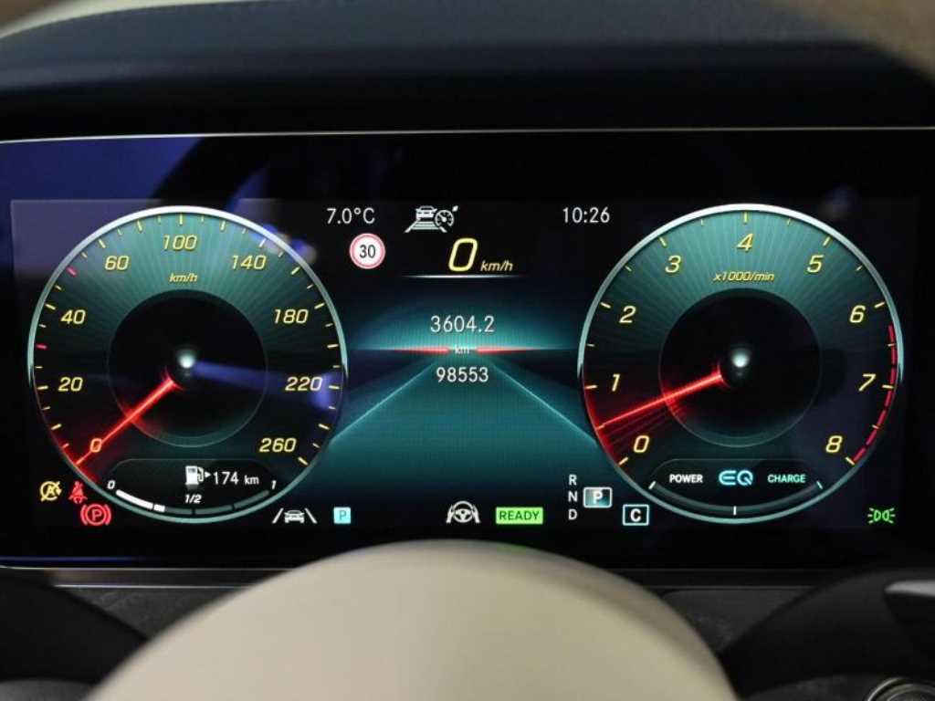 Mercedes Benz E class - Vista 8