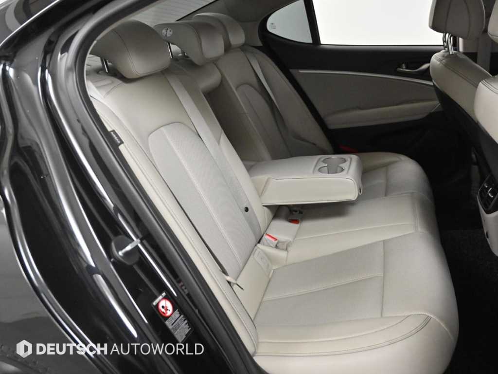 Genesis G70 - Vista 12