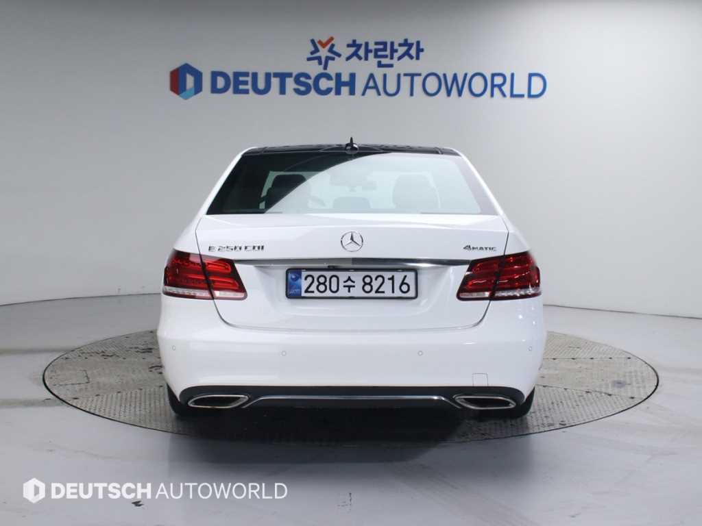 Mercedes Benz E class - Vista 4