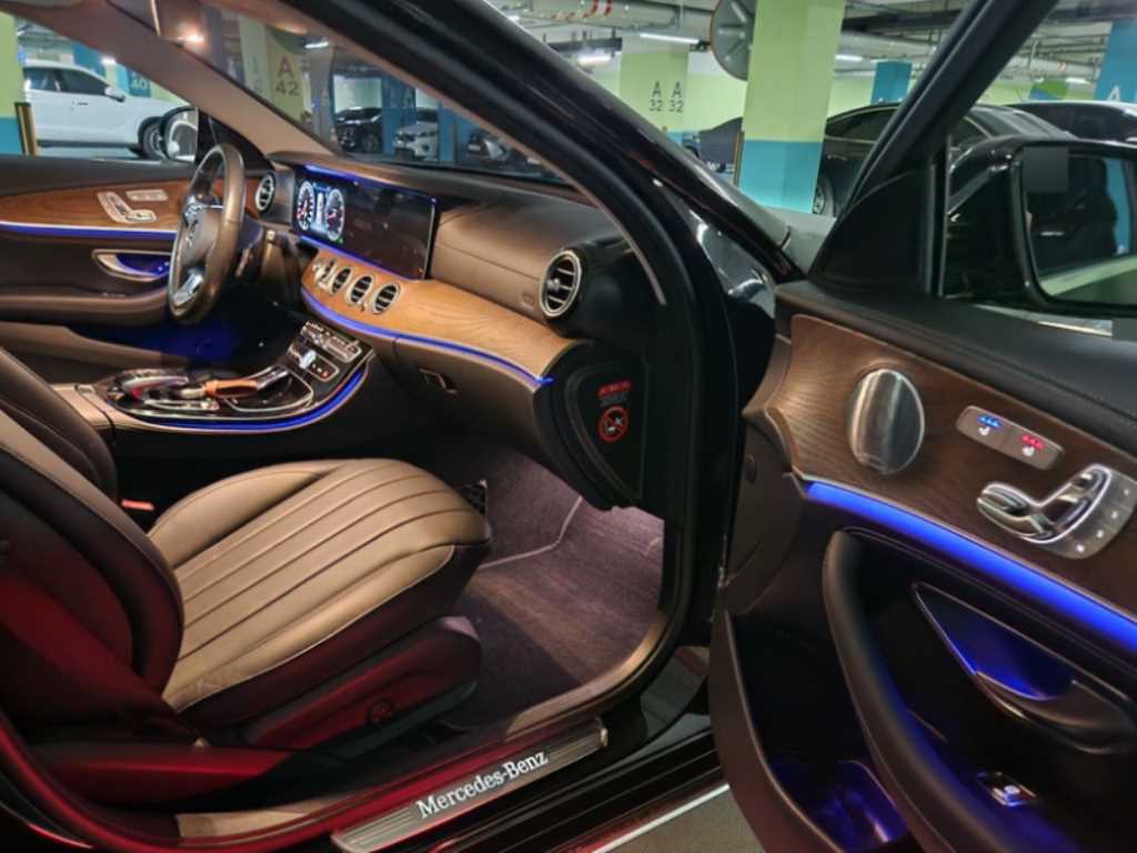 Mercedes Benz E class - Vista 4