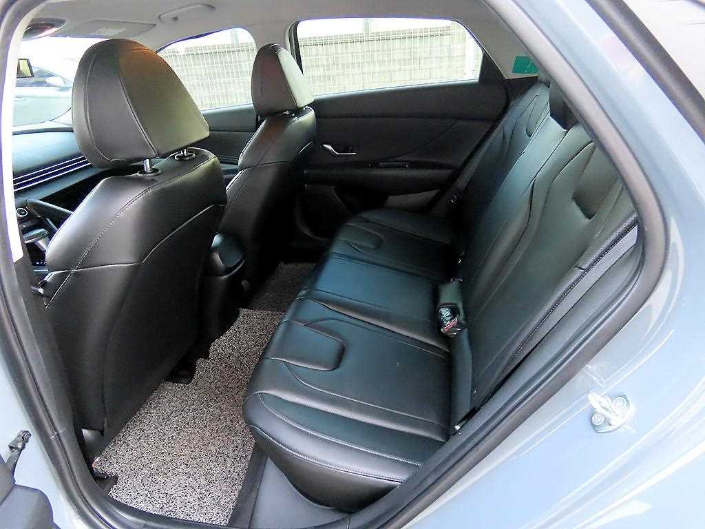 HYUNDAI Avante - Vista 6