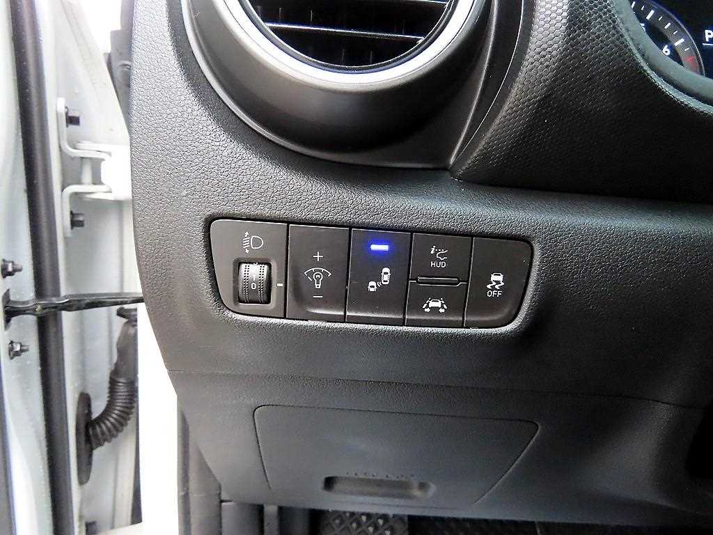 HYUNDAI Kona - Vista 12