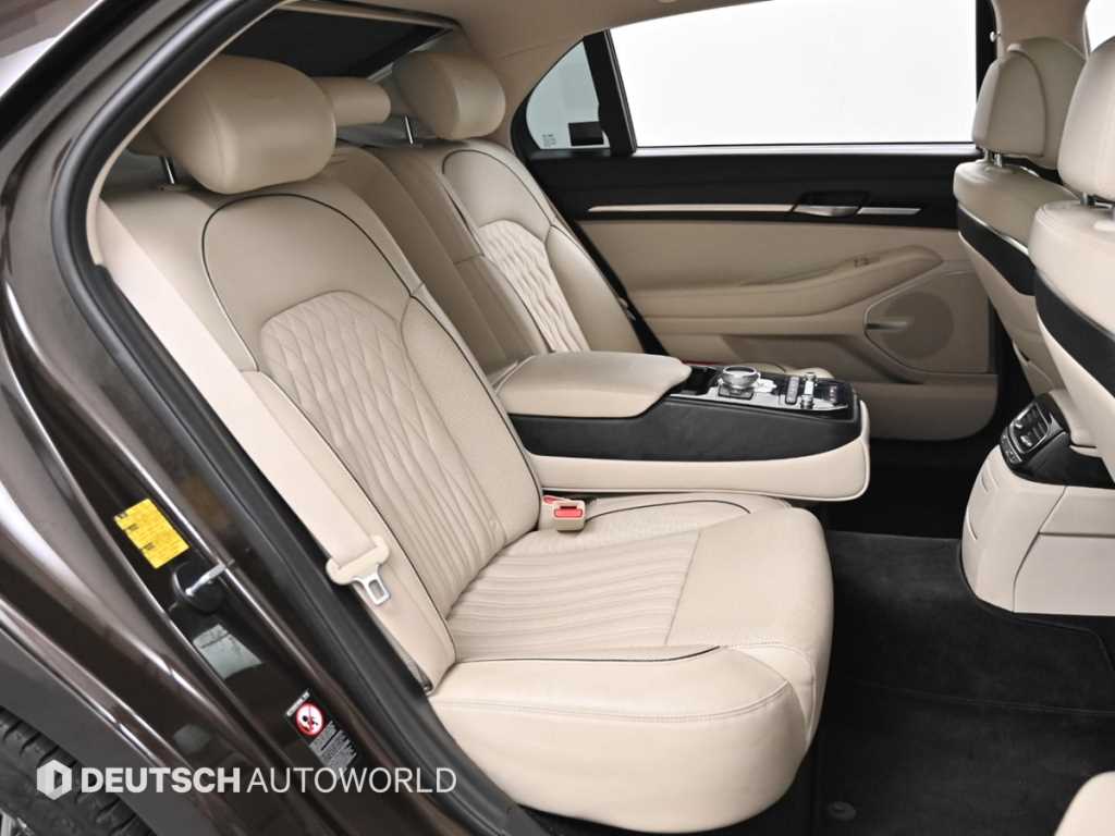 Genesis G90 - Vista 12