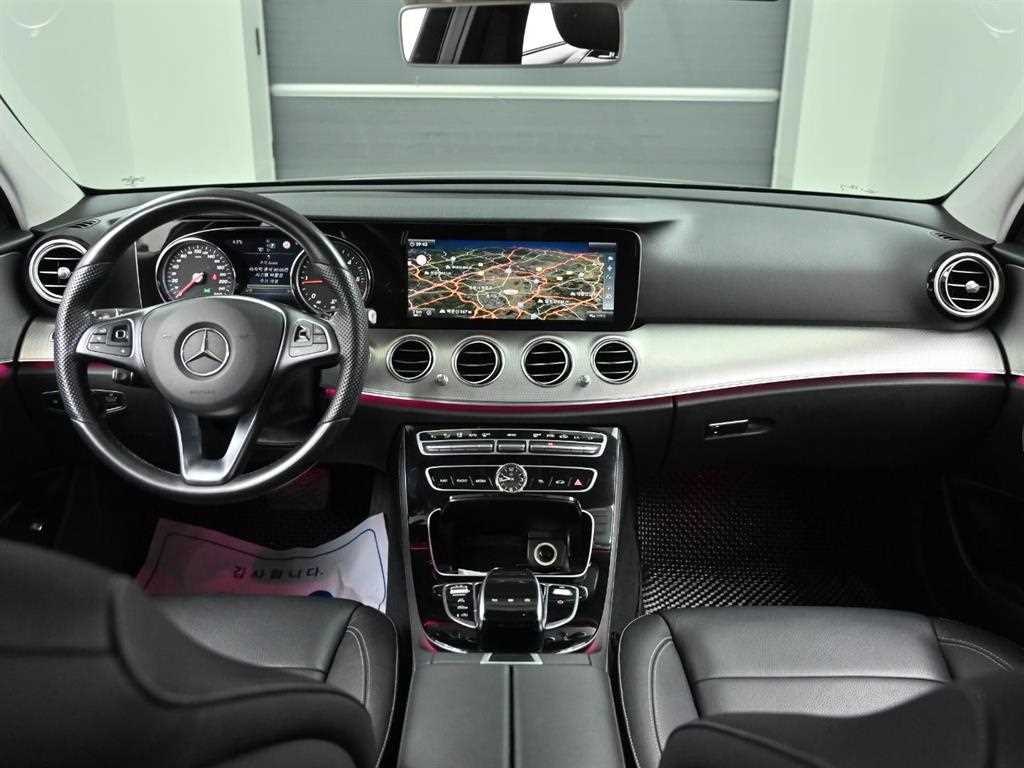 Mercedes Benz E class - Vista 7