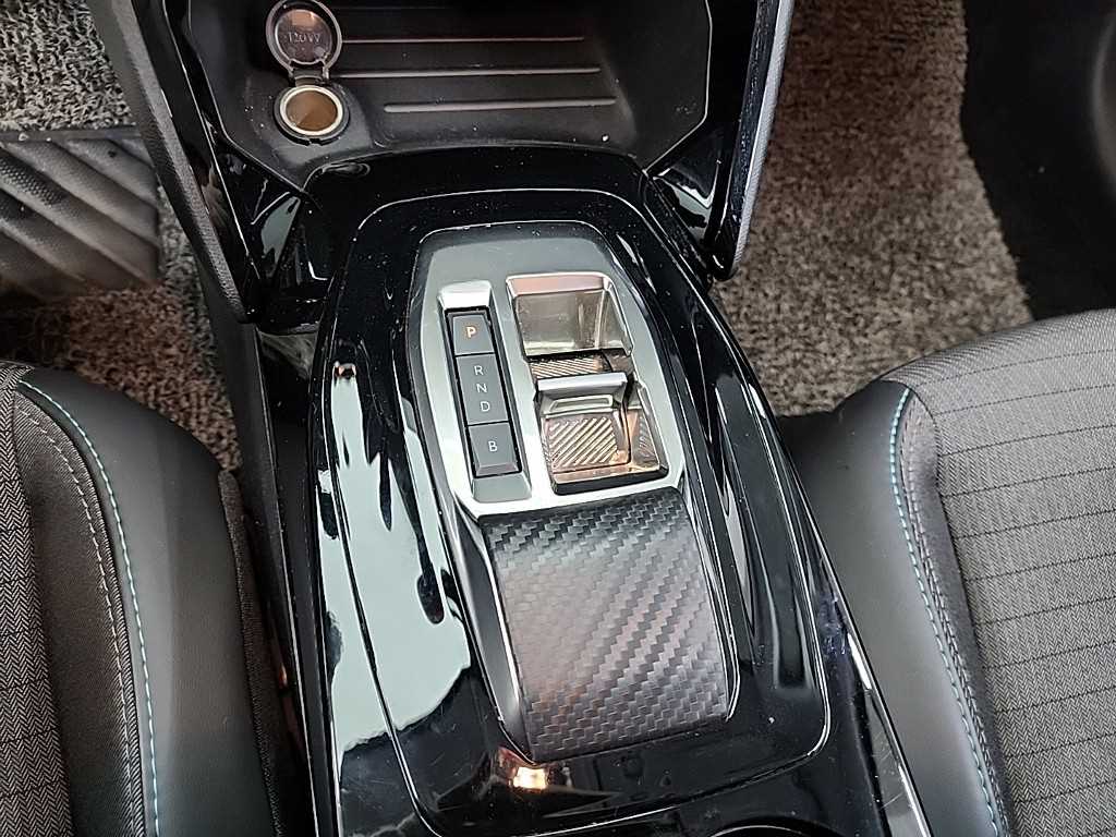 Peugeot 208 - Vista 8