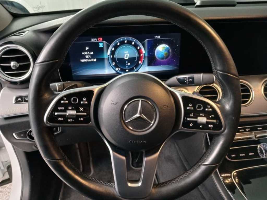 Mercedes Benz E class - Vista 12