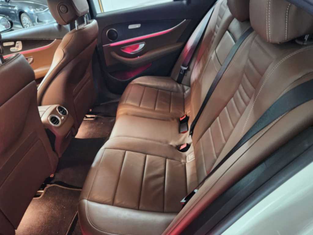 Mercedes Benz E class - Vista 8