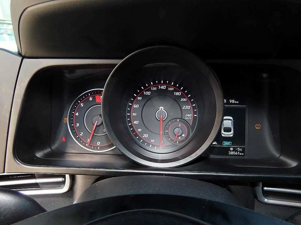 HYUNDAI Avante - Vista 9