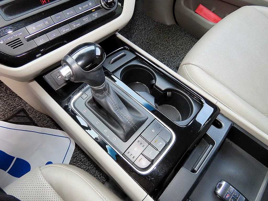 KIA Carnival - Vista 11