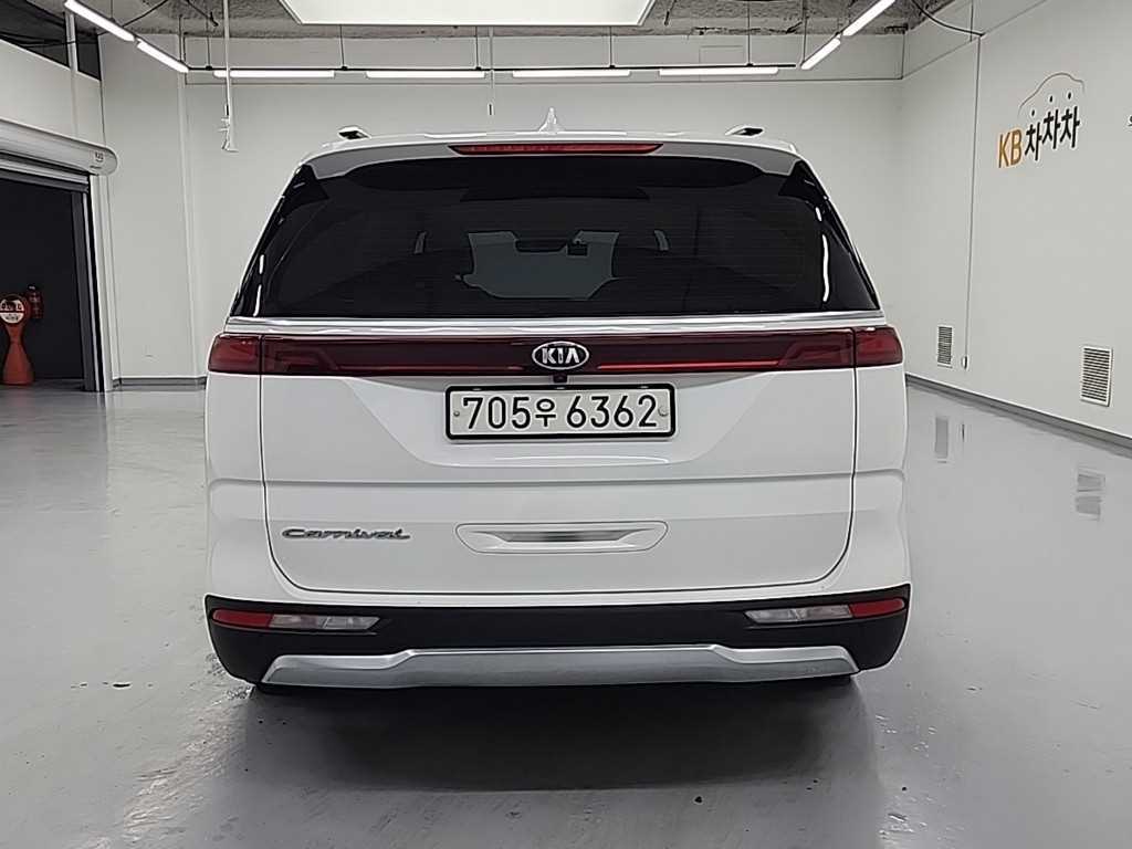 KIA Carnival - Vista 3