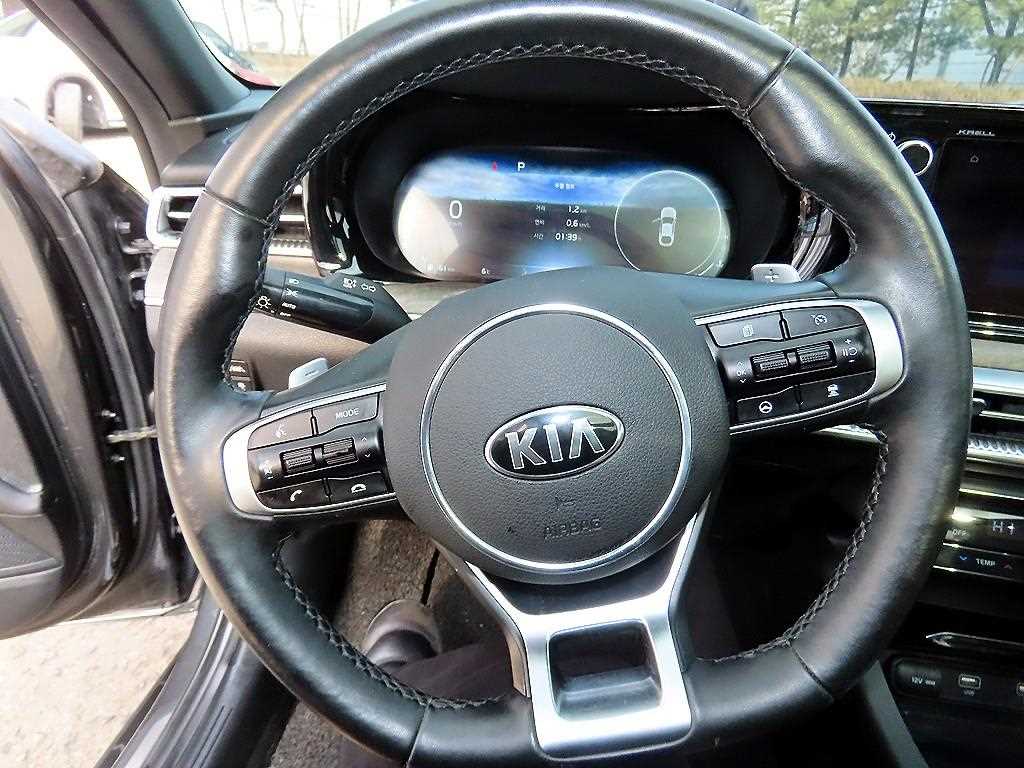 KIA K5 - Vista 8