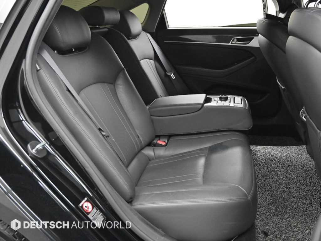 HYUNDAI Genesis - Vista 12