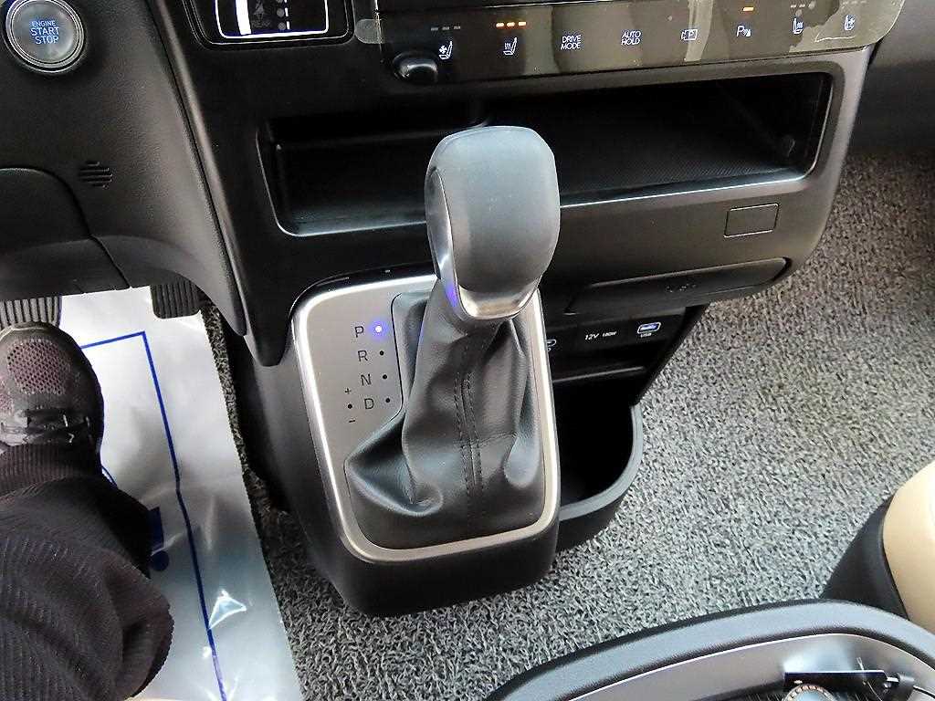 HYUNDAI Staria - Vista 10