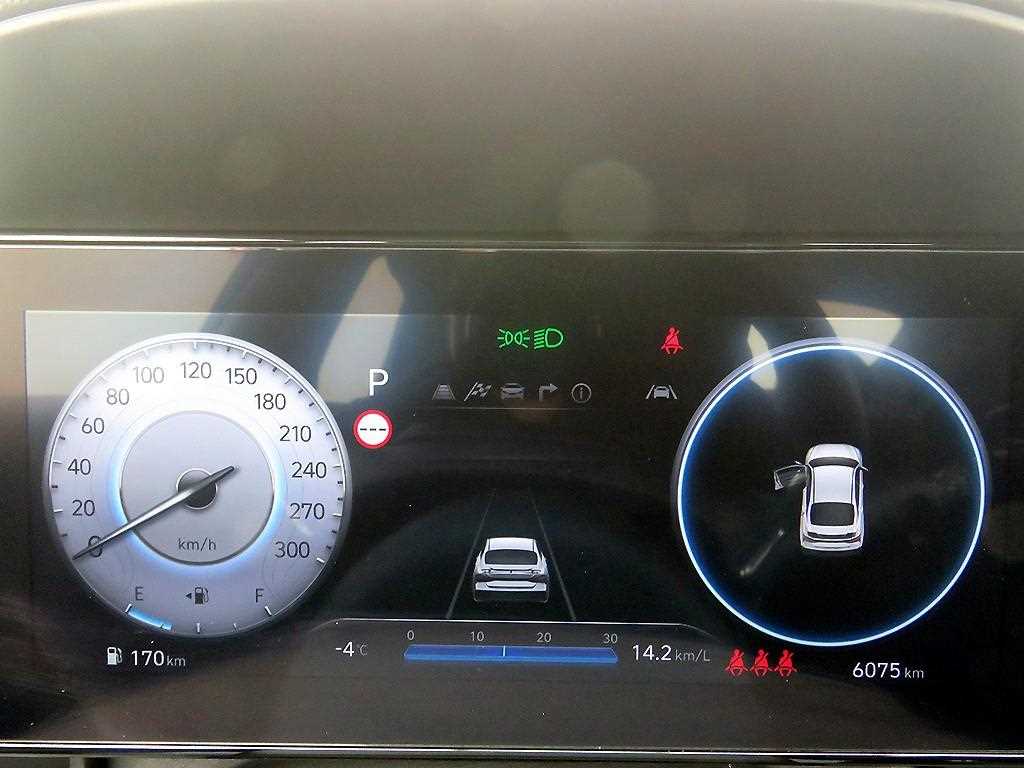 HYUNDAI Avante - Vista 10