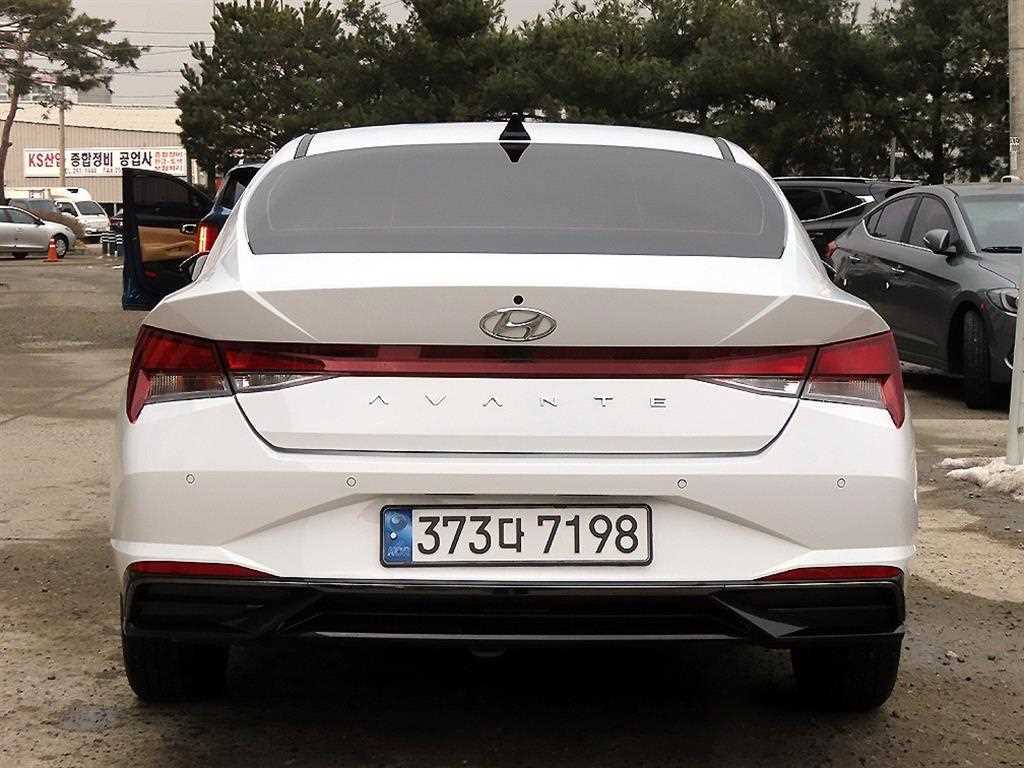 HYUNDAI Avante - Vista 4