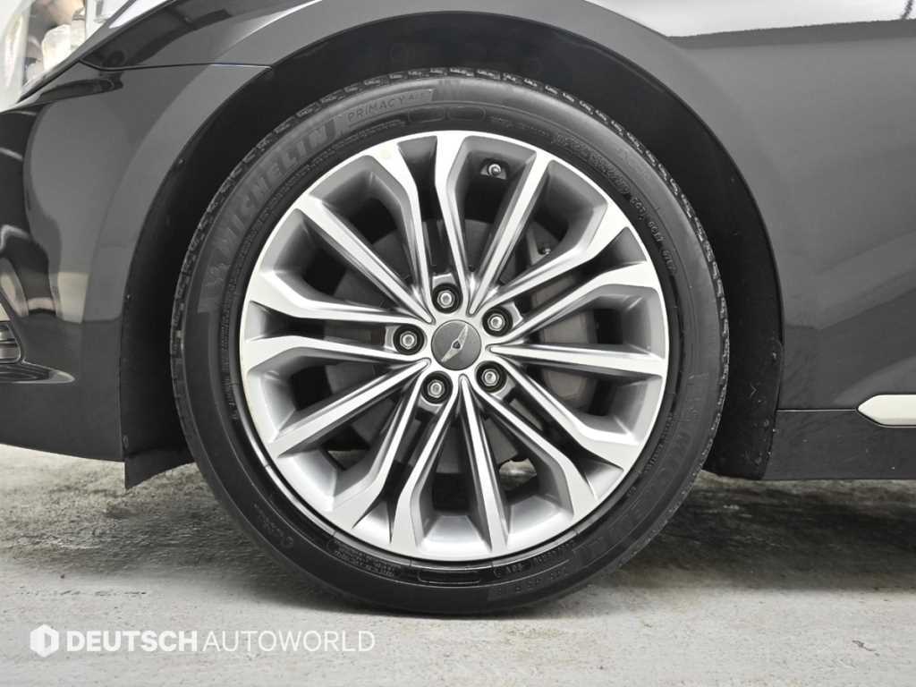 HYUNDAI Genesis - Vista 5