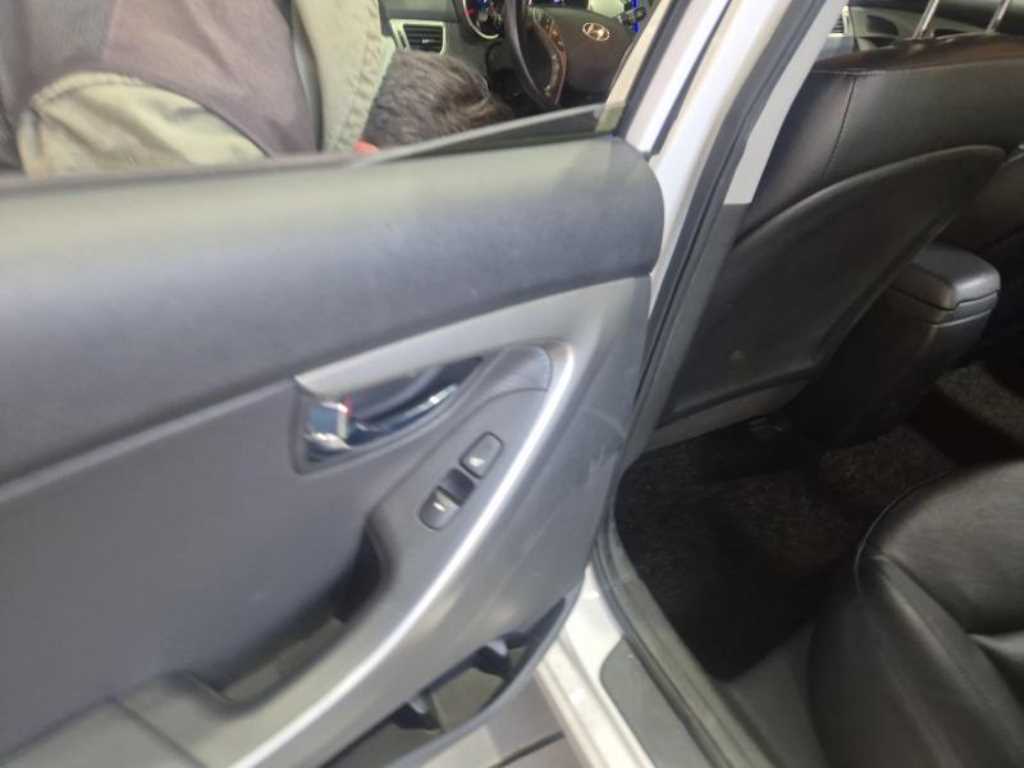 HYUNDAI Avante - Vista 5