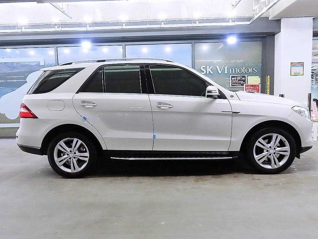 Mercedes Benz M Class - Vista 3