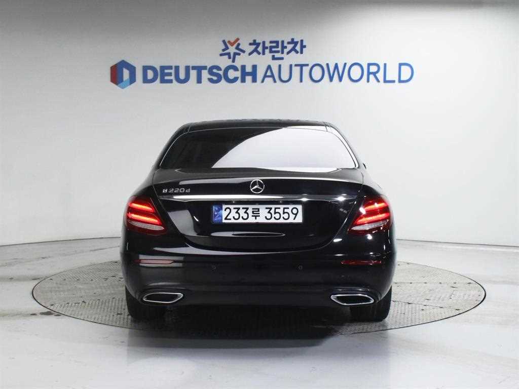 Mercedes Benz E class - Vista 4