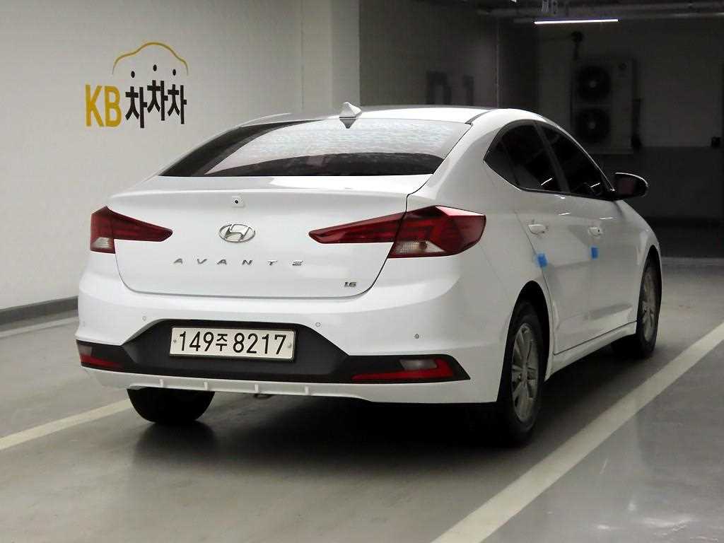 HYUNDAI Avante - Vista 4
