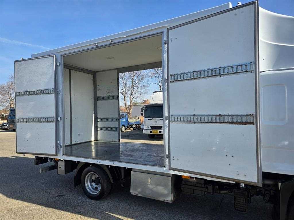 medium and large cargo truck - Vista 12