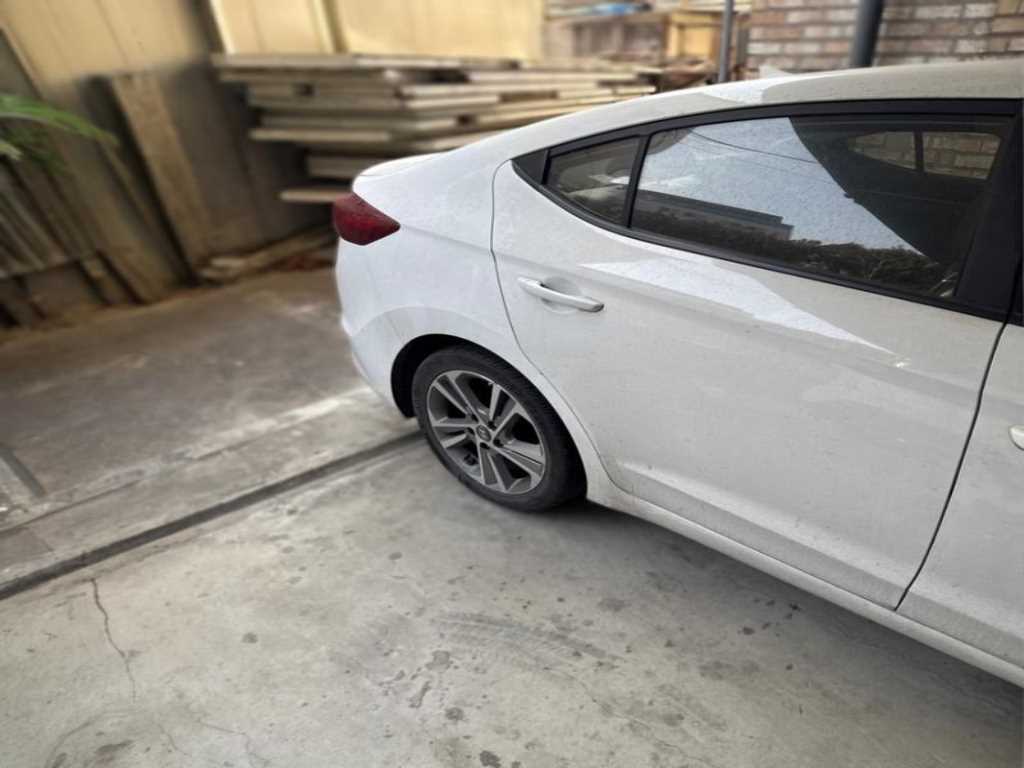 HYUNDAI Avante - Vista 2