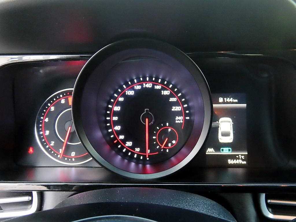 HYUNDAI Avante - Vista 9