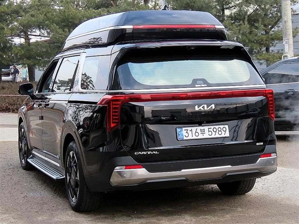 KIA Carnival - Vista 3