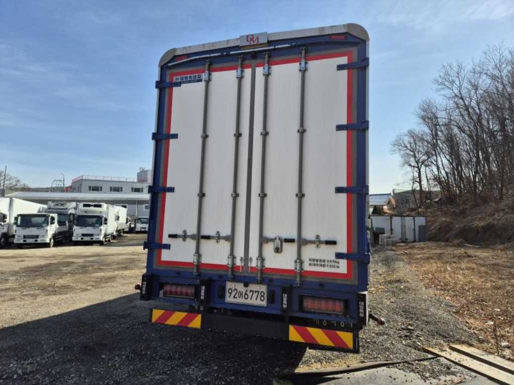 medium and large cargo truck - Vista 3