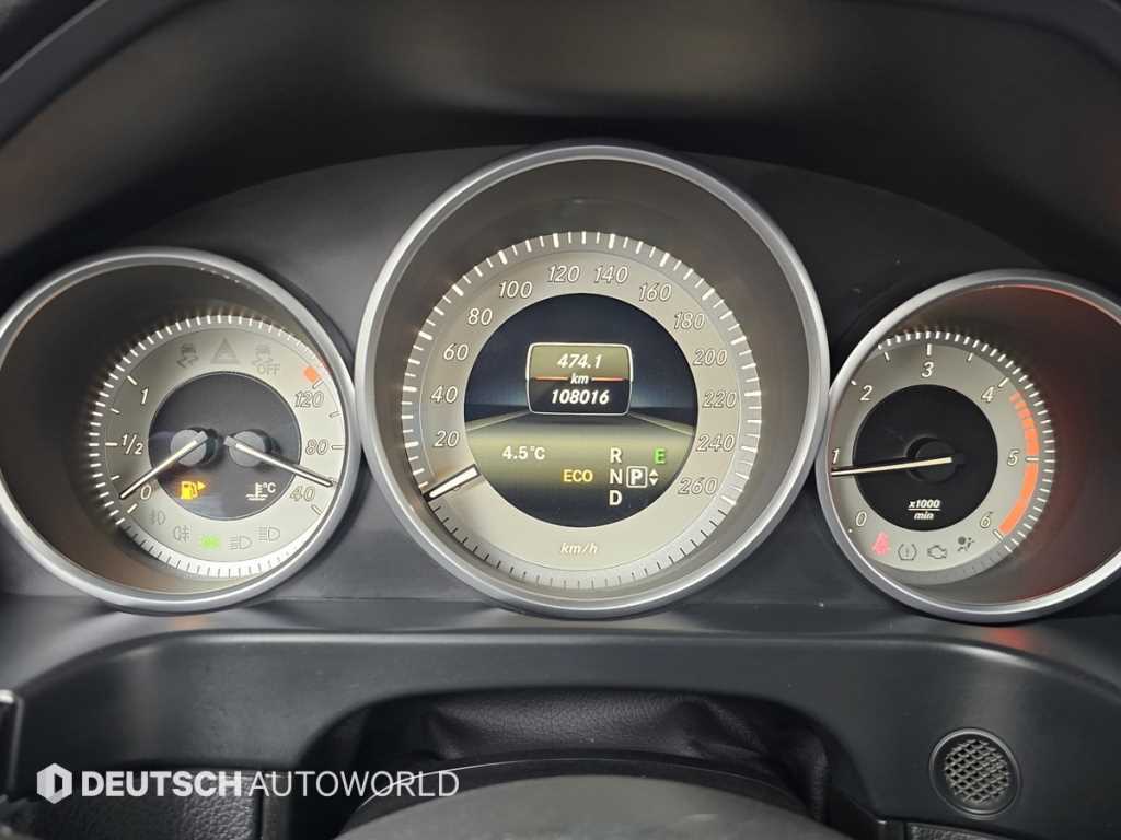 Mercedes Benz E class - Vista 8