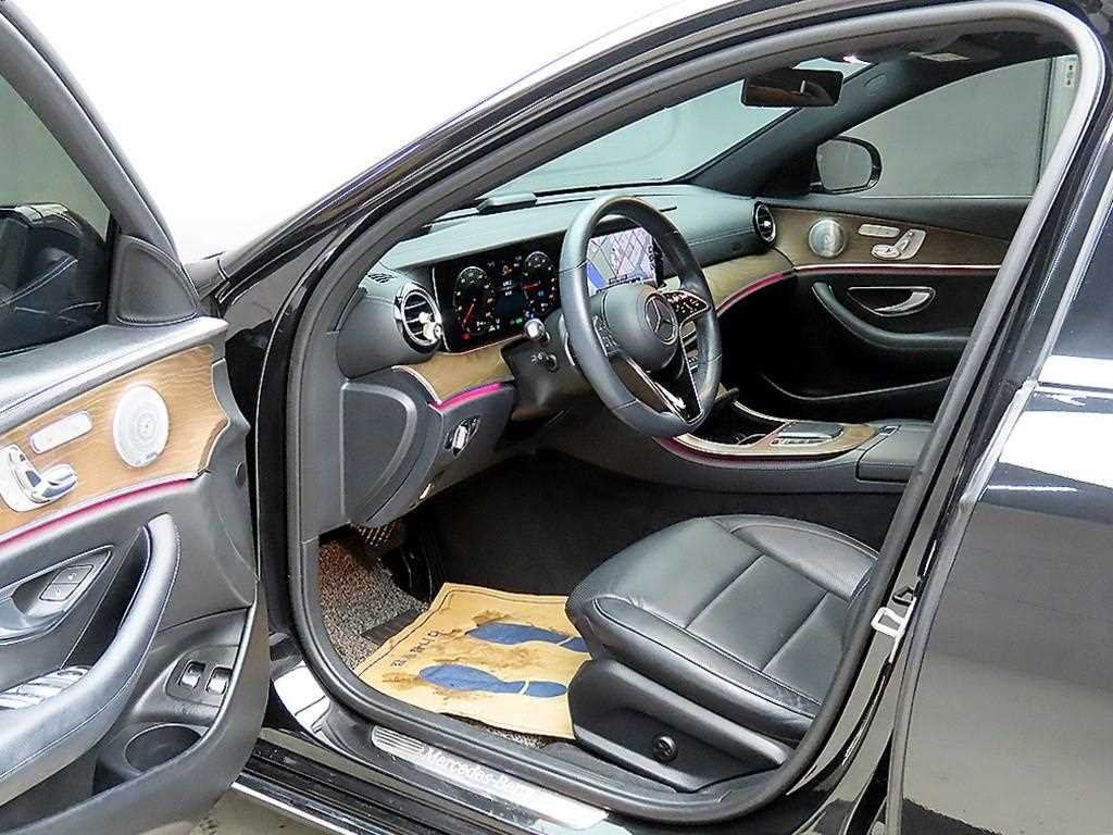 Mercedes Benz E class - Vista 5