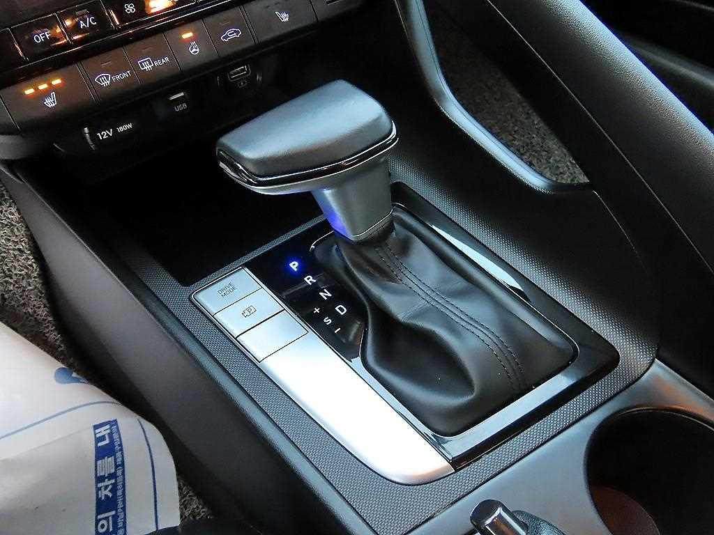 HYUNDAI Avante - Vista 10