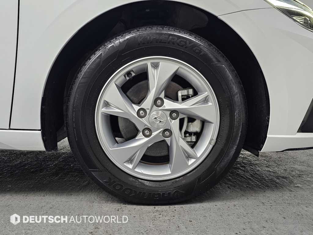 HYUNDAI Avante - Vista 5