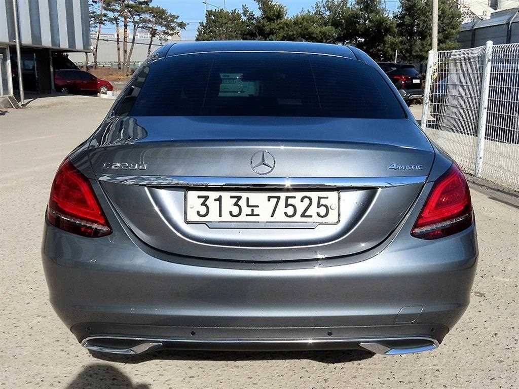 Mercedes Benz C Class - Vista 4