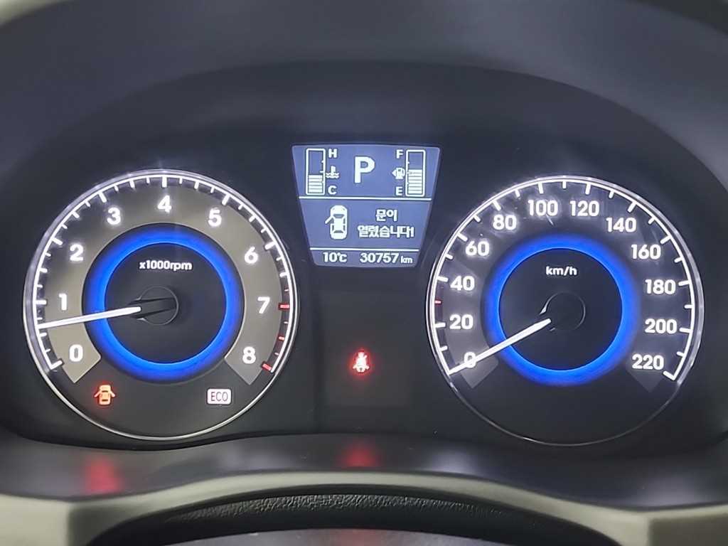 HYUNDAI Accent - Vista 6