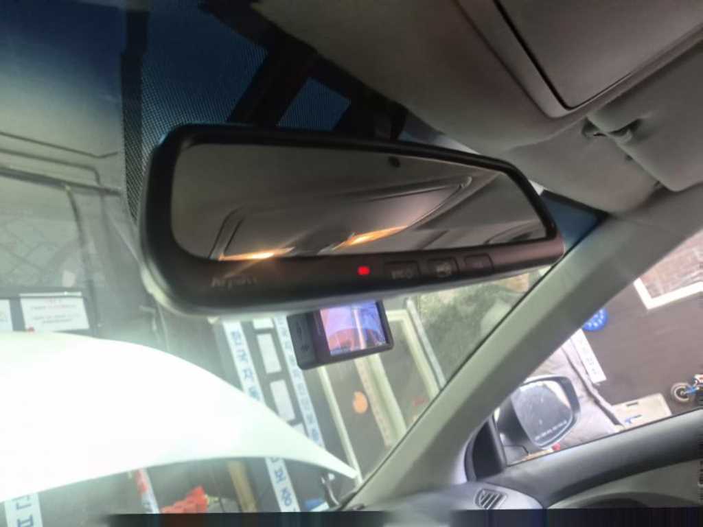 HYUNDAI Avante - Vista 10