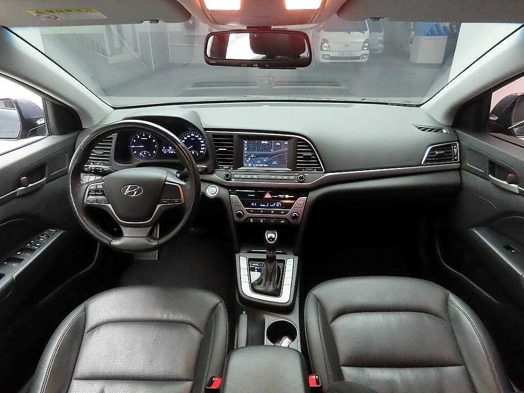HYUNDAI Avante - Vista 8
