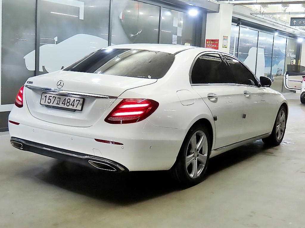 Mercedes Benz E class - Vista 4