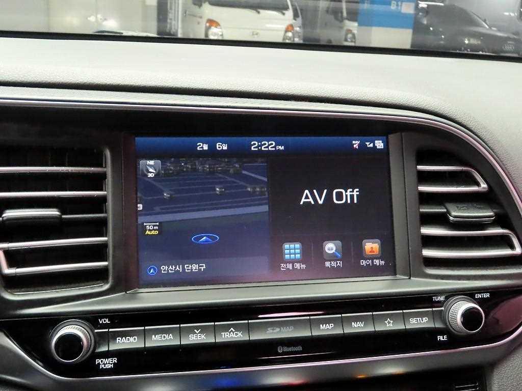 HYUNDAI Avante - Vista 9