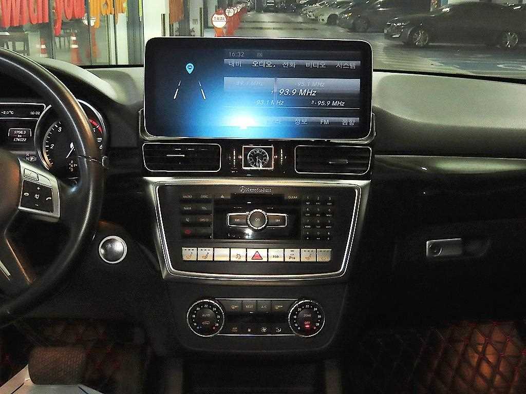 Mercedes Benz M Class - Vista 11