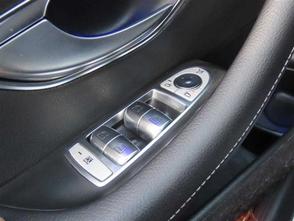 Mercedes Benz E class - Vista 12