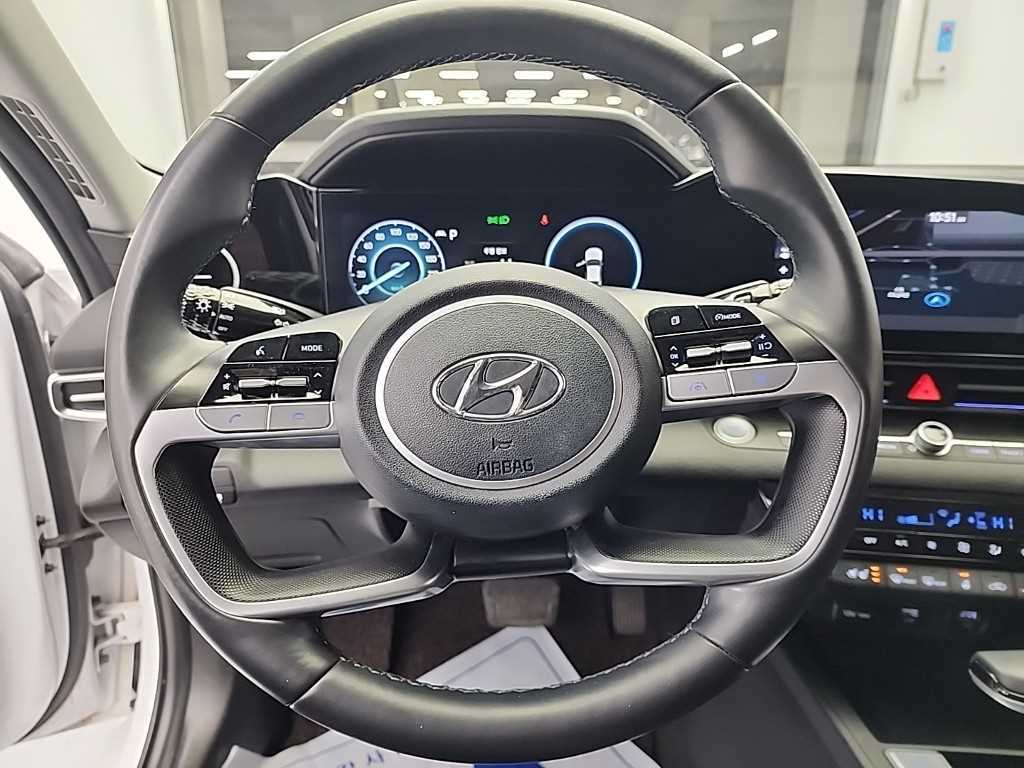 HYUNDAI Avante - Vista 9