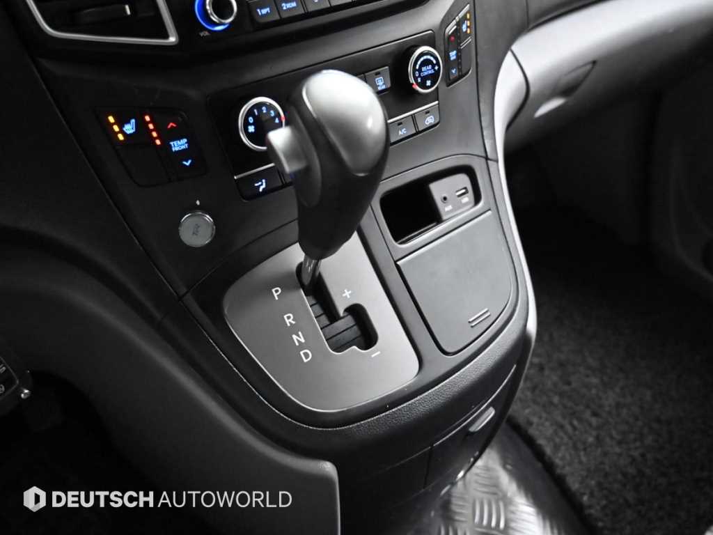 HYUNDAI Starex - Vista 9