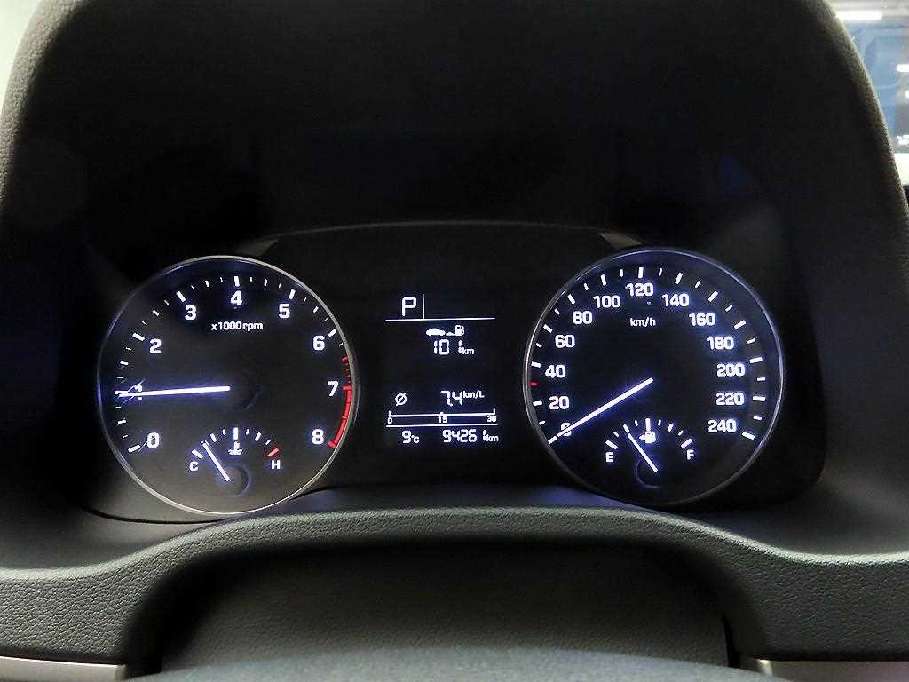 HYUNDAI Avante - Vista 6