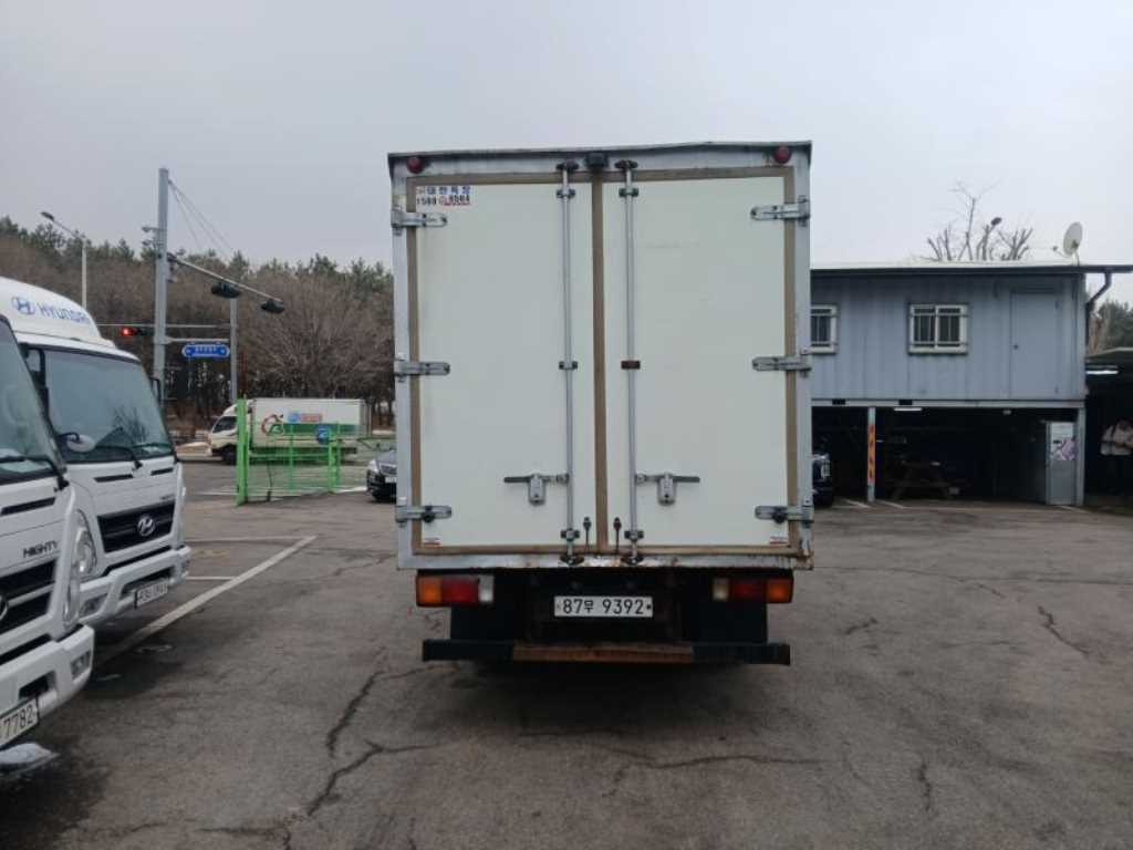 medium and large cargo truck - Vista 5