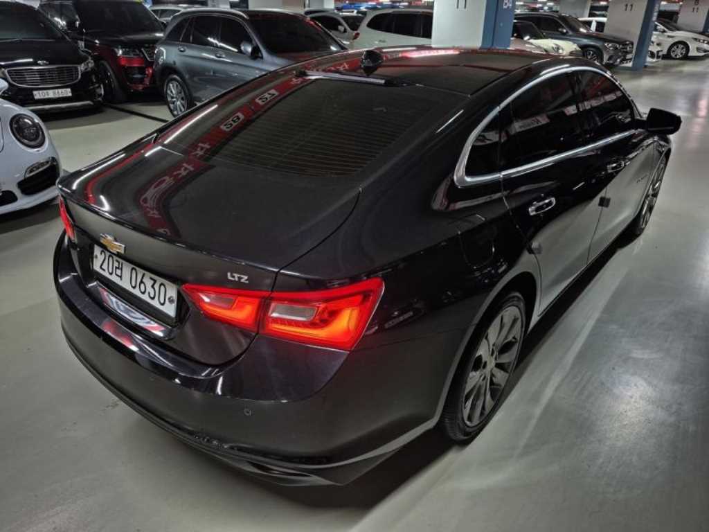 Chevrolet Malibu - Vista 3