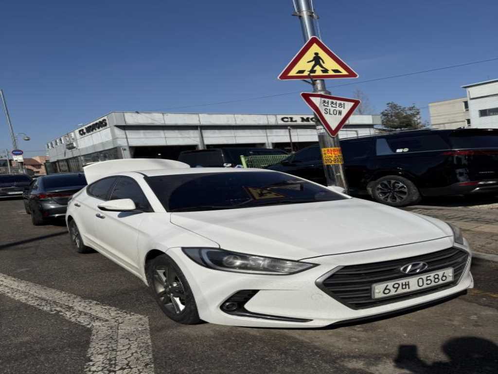 HYUNDAI Avante - Vista 3