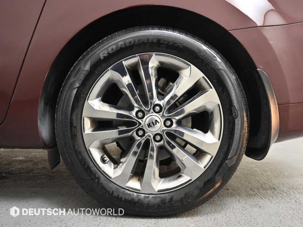 KIA Carnival - Vista 5